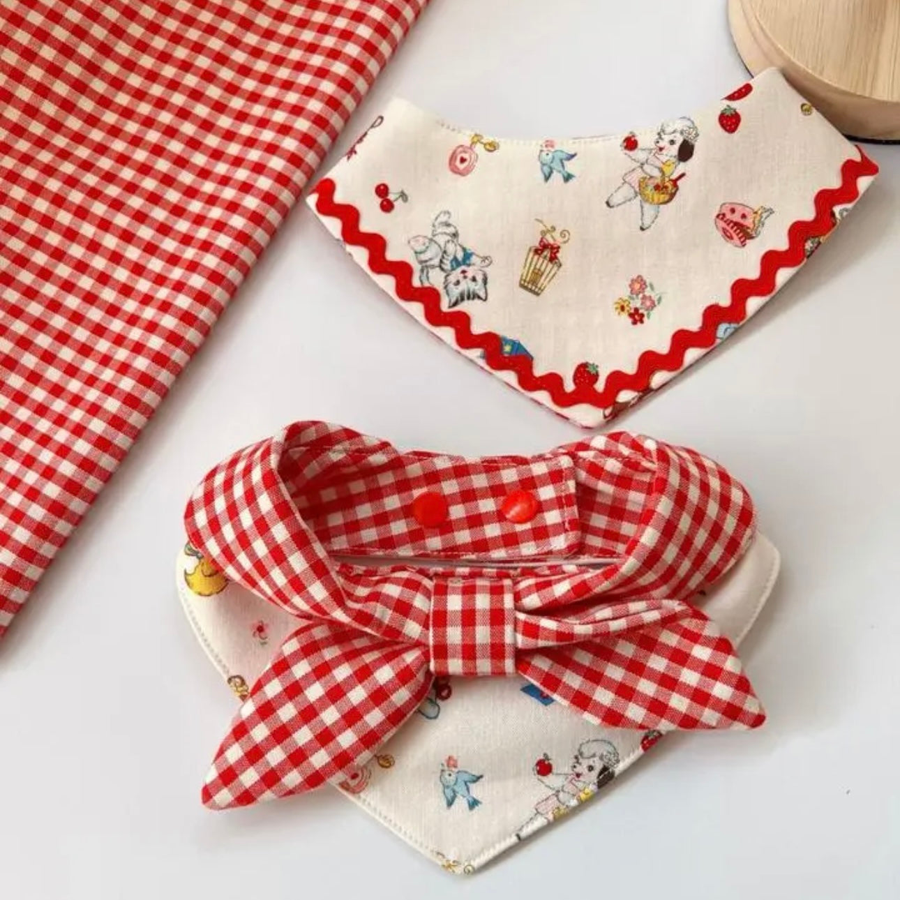 【夏セール☘️♪12%OFF】 赤い格子縞バンダナ・ネクレススタイ 4サイズ 猫スタイ ペットスタイ 犬用スタイ 猫用スタイ よだれかけ ビブ